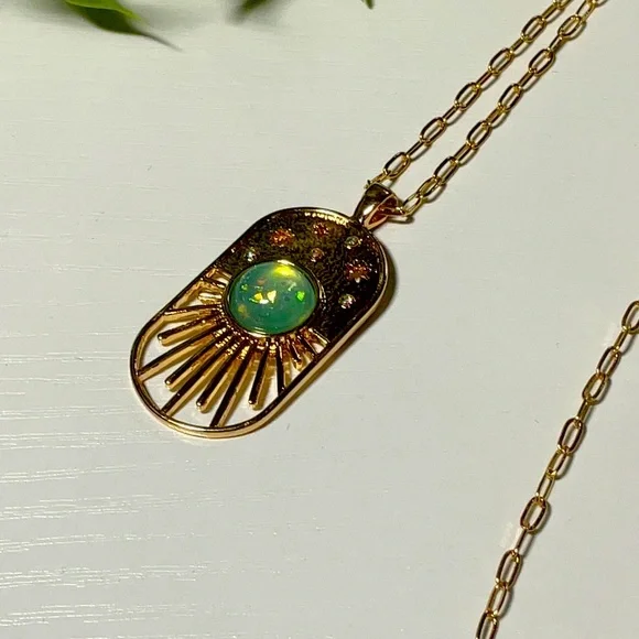 Lovely Fashion Pendant with Delicate Gold Tone Chain - Picture 3 of 6